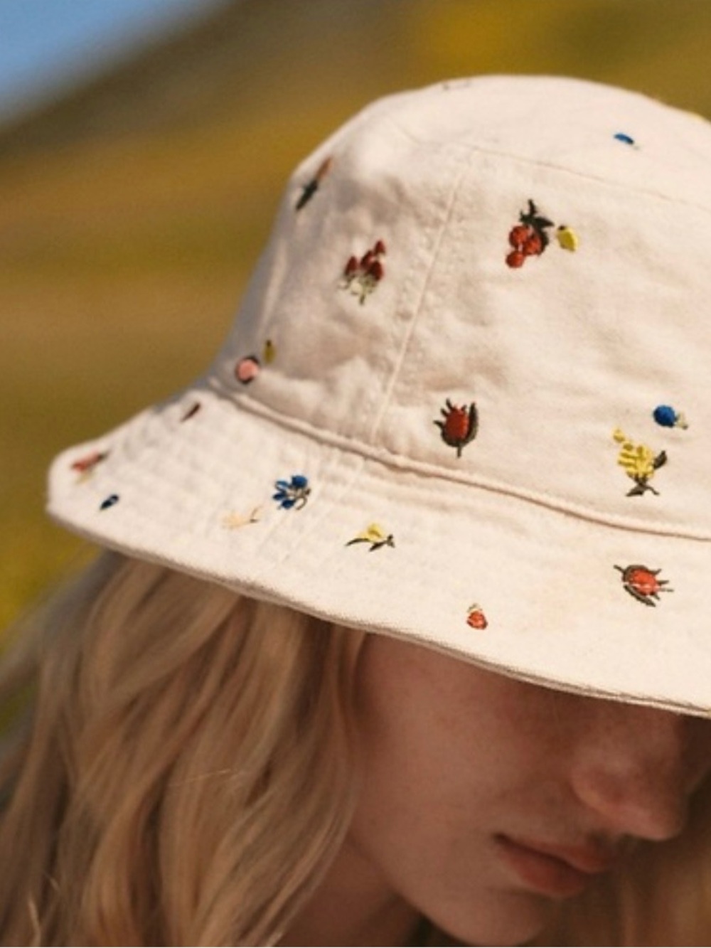 Madewell 90’s fruit embroidered bucket hat - Picture 7 of 7